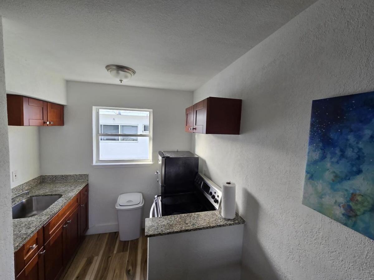 Cozy Place Near Design District - 4 - 2