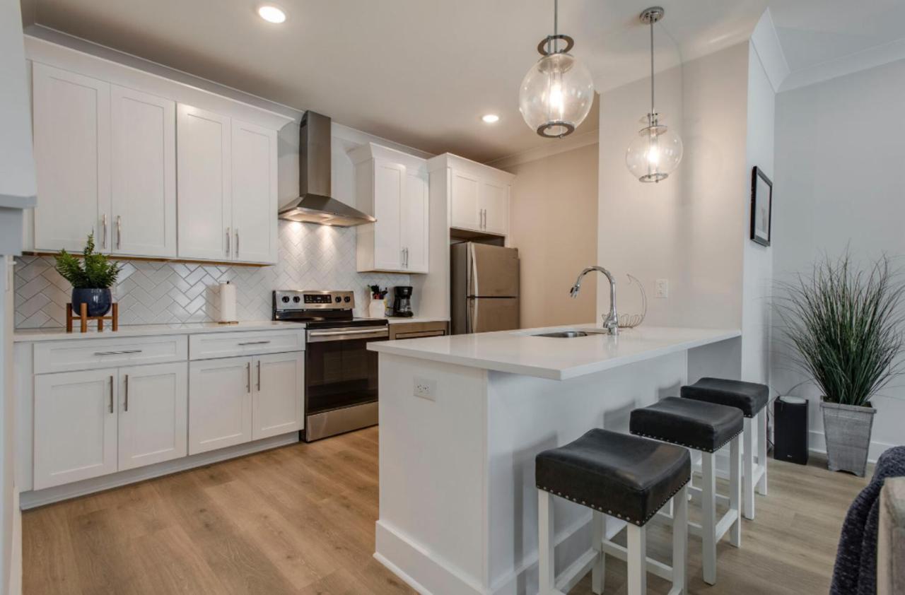 Classy, Cozy, Close to downtown - 4