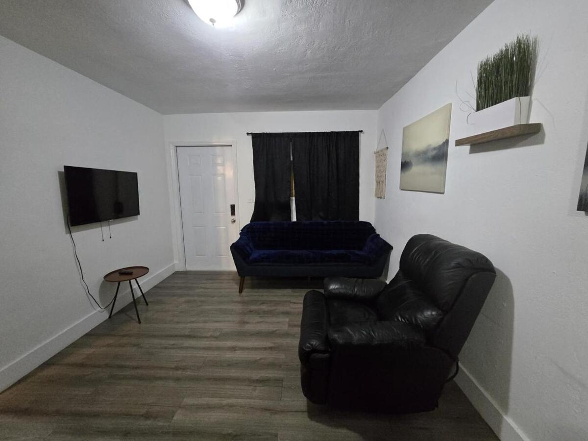 Cozy Place Near Design District - 3 - 5