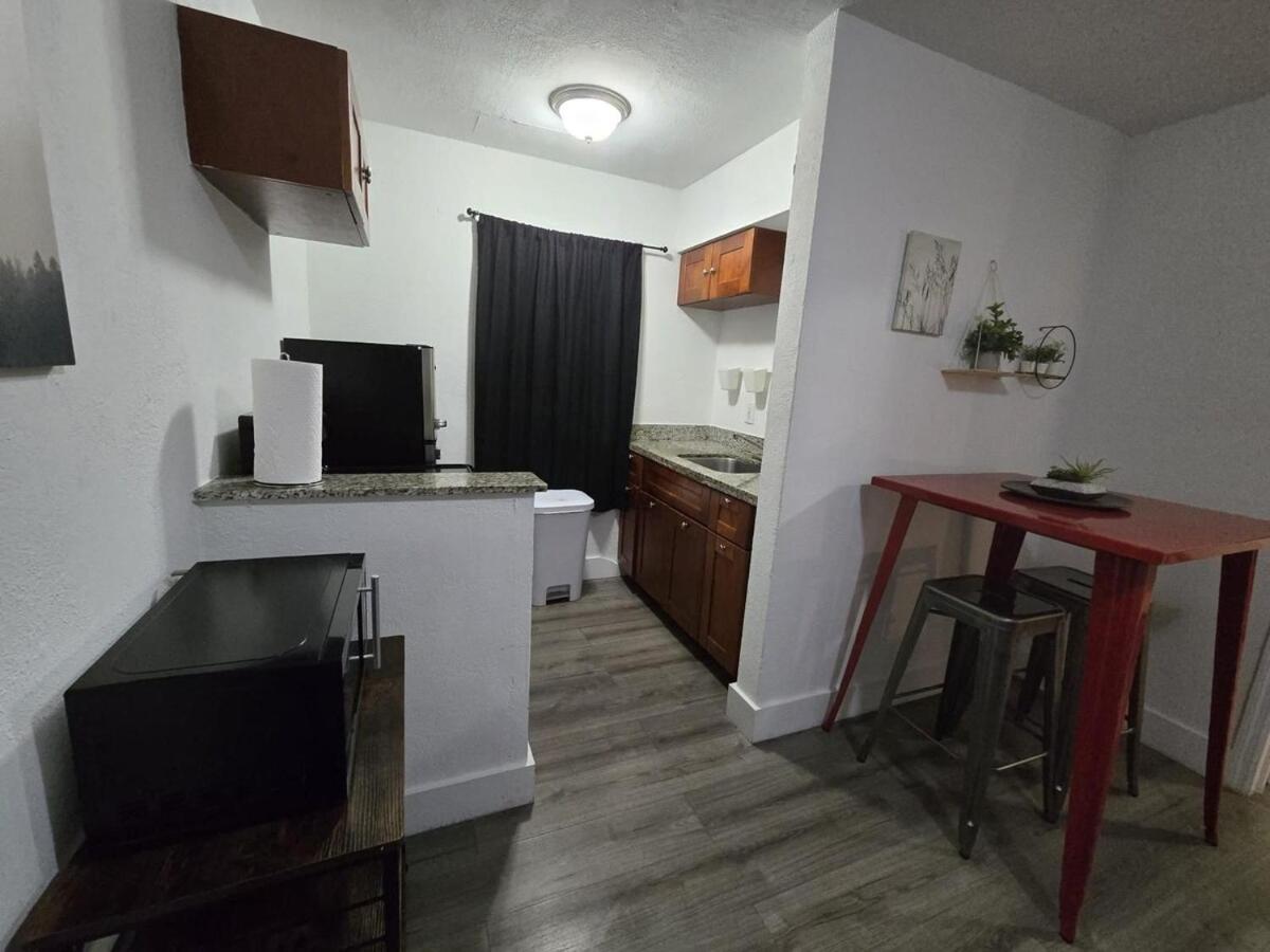 Cozy Place Near Design District - 3 - 4