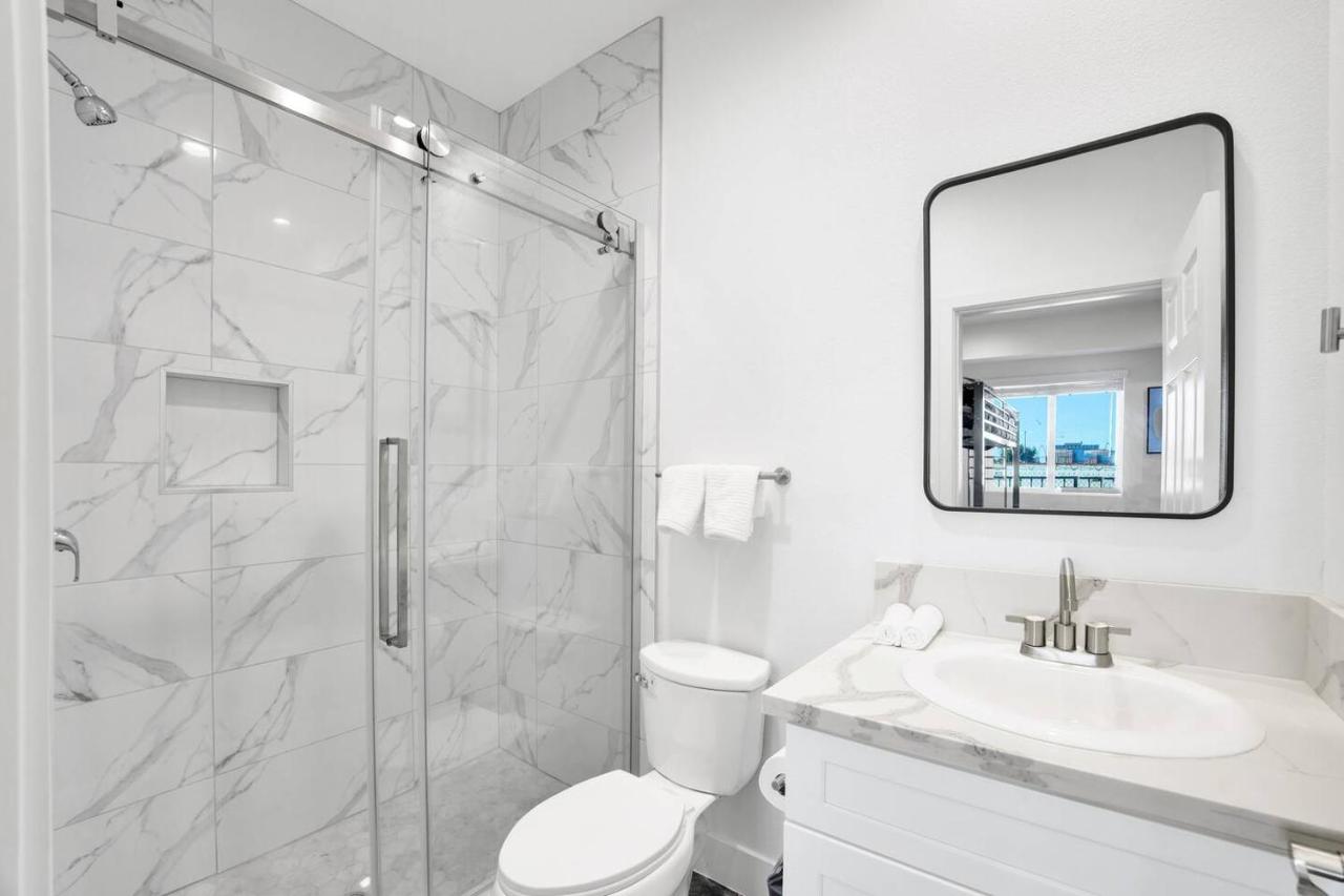 Fresh & New Downtown LA Condo! - 3