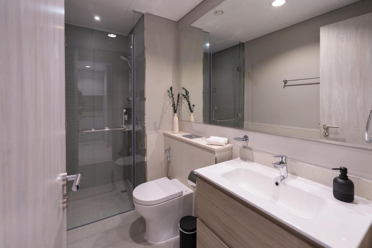 Keyrock Living - Lakeview Luxury with Pool Access - 5