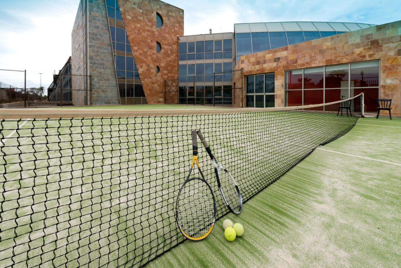 Tennis court: Villas Eurostars Las Salinas