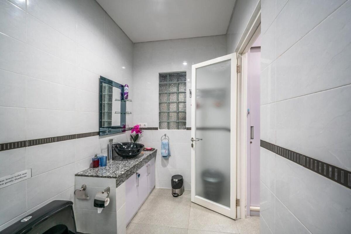 KUTA - 3 Bedroom Private Pool Villa on Jl Mataram! - 3