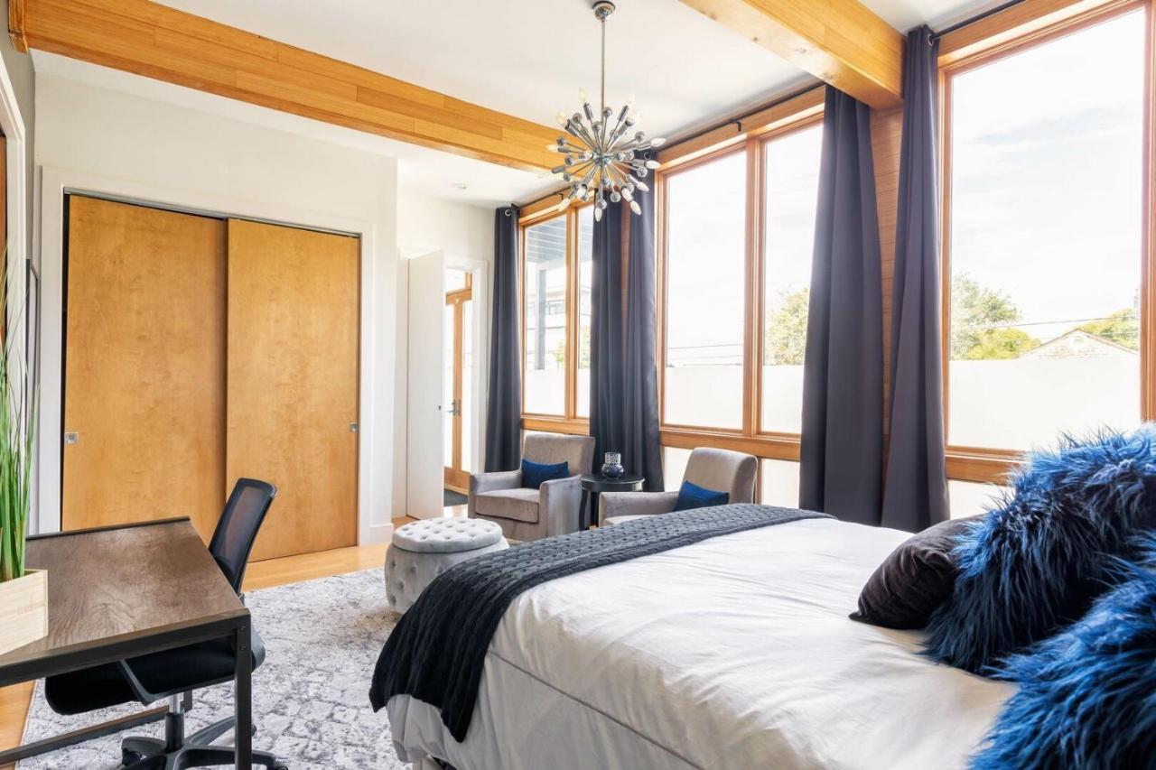 A Spacious Home With Amazing Views and Elevated Outdoor Spaces - 2