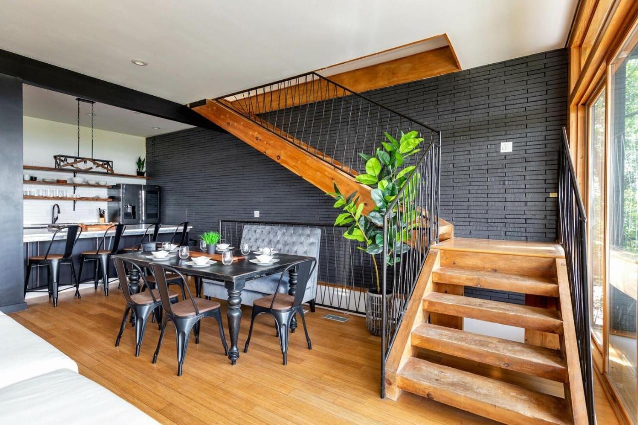 A Spacious Home With Amazing Views and Elevated Outdoor Spaces - 4