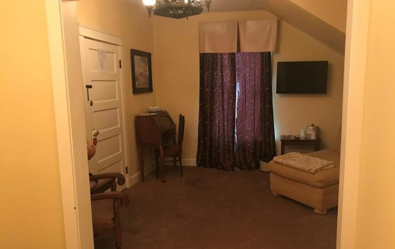 Ye Olde English Inn — photo 9