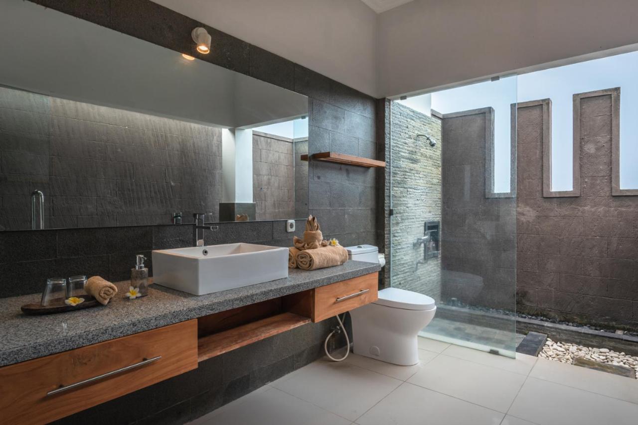 The Manik Kalisada - 3