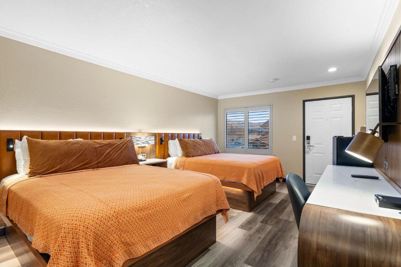 Santa Clarita Motel - Near six Flags Magic Mountain - Valencia — photo 24