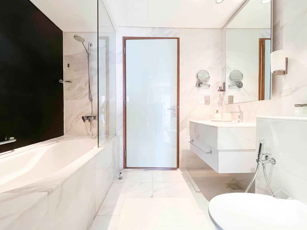 Dubai Mall 1Bedroom Balcony - 3