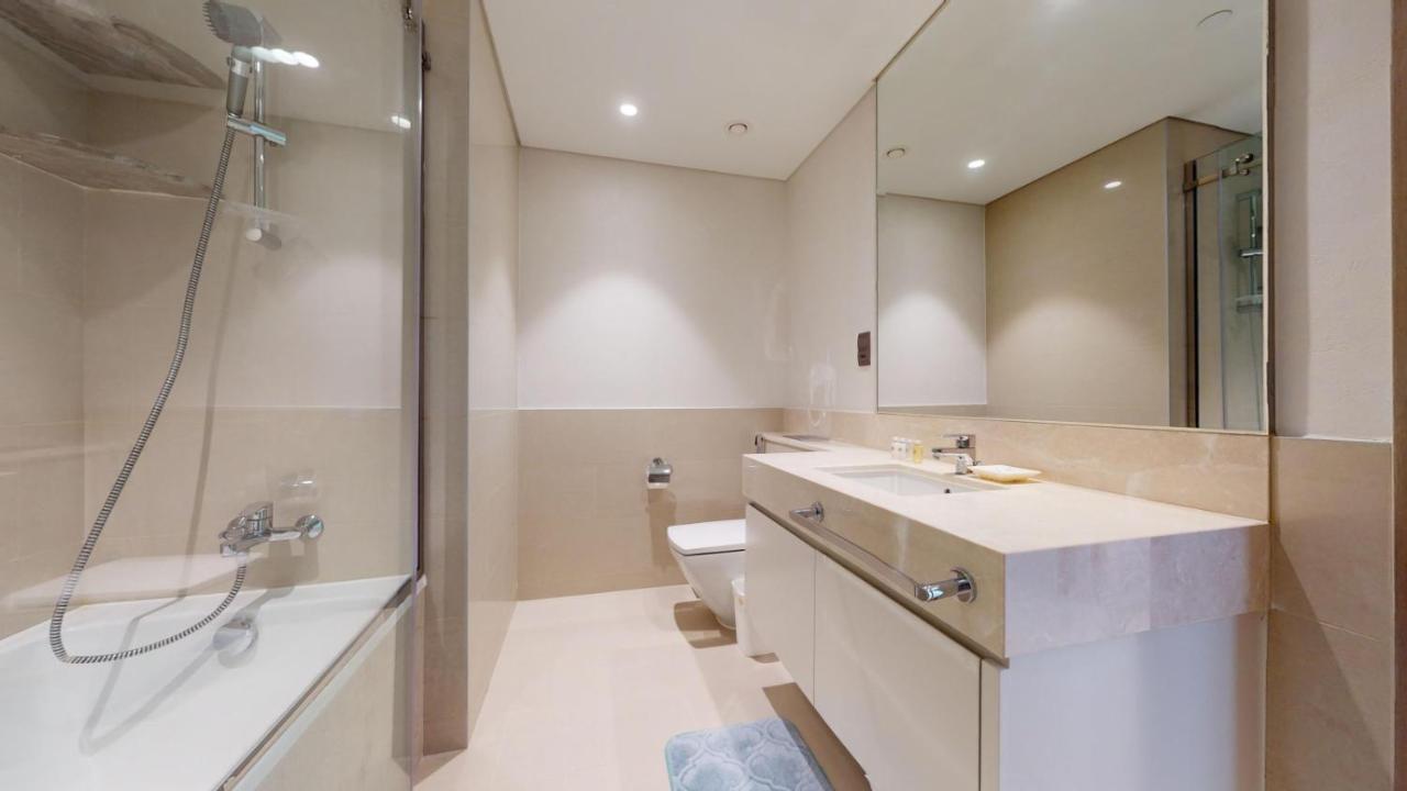 Vacationer Holiday Homes I Exquisite 1 Bed l Pool Access which has Burj Khalifa View l Downtown - 3