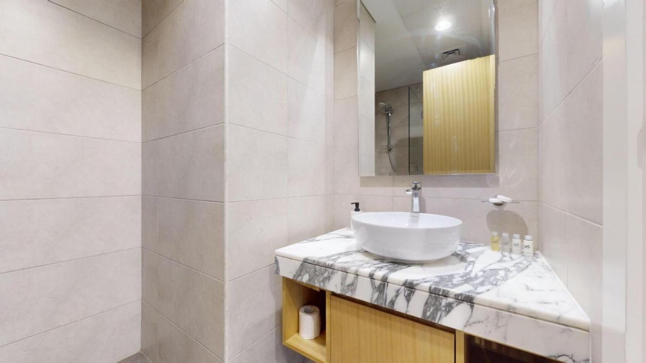 Vacationer Holiday Homes I Calm 1 Bed l Free Parking, Wi-Fi & Pool Access l Business Bay - 3