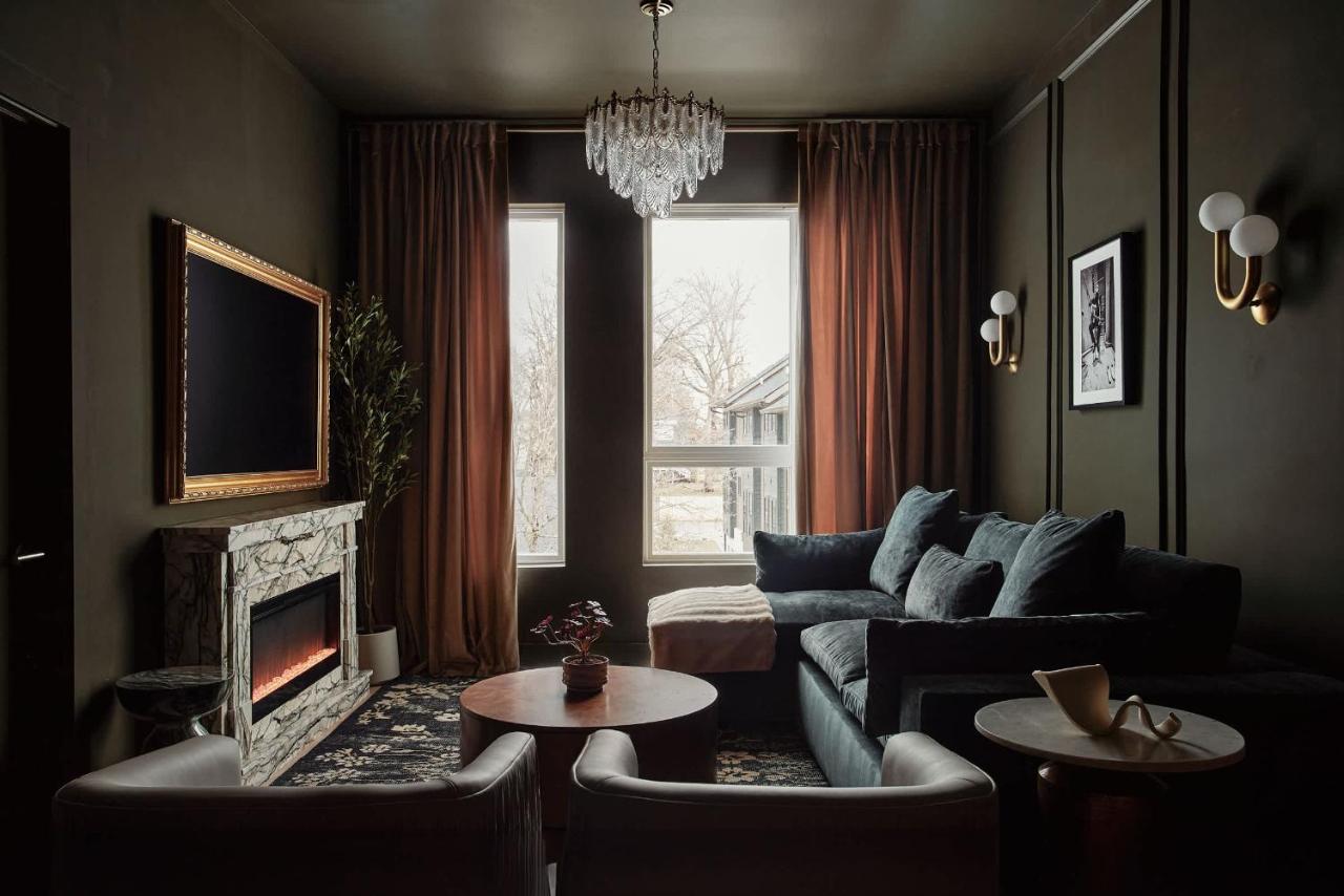 Dreamy Condo with Fireplace, Rooftop, Gym, Parking, Sleeps 5 with King Bed, Sleeper Sofa, Hidden Bunk, Shared Rooftop and Gym, Free Dedicated Parking, Minutes to Broadway, Five Points & Grand Ole Opry, 24 Hr Hospitality