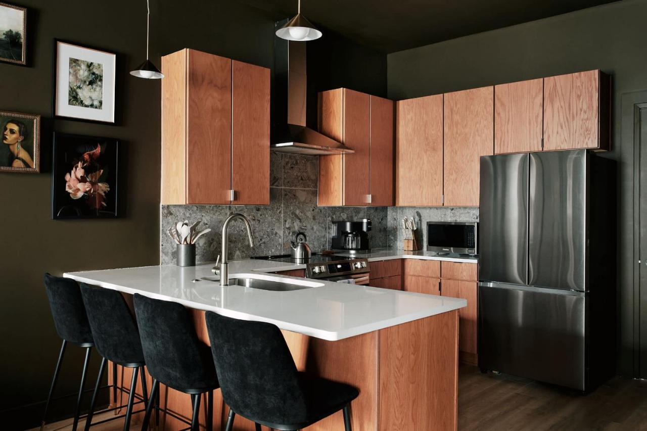 Dreamy Condo with Fireplace, Rooftop, Gym, Parking, Sleeps 5 with King Bed, Sleeper Sofa, Hidden Bunk, Shared Rooftop and Gym, Free Dedicated Parking, Minutes to Broadway, Five Points & Grand Ole Opry, 24 Hr Hospitality - 3