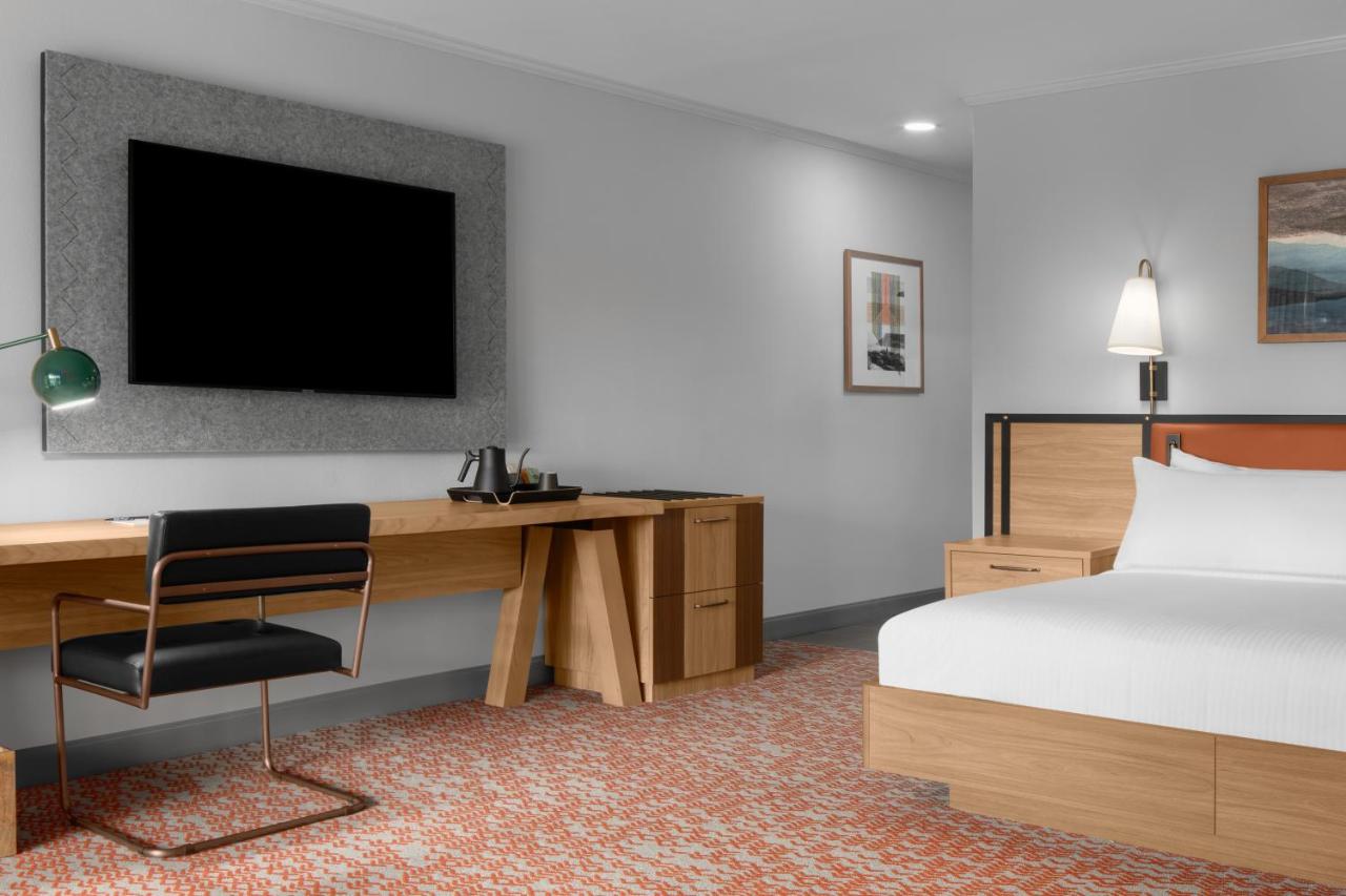 Valley River Inn — photo 13