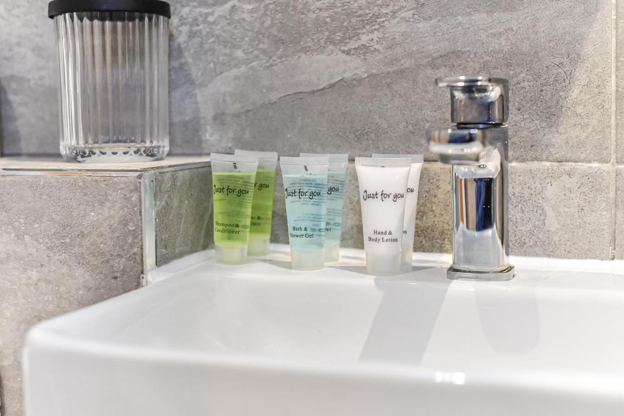 Cute & Compact - Petite Studio with Style! - 2