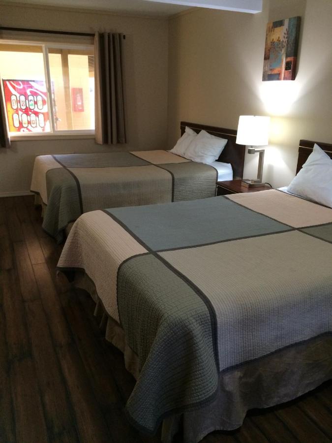 Townhouse Inn & Suites — photo 21