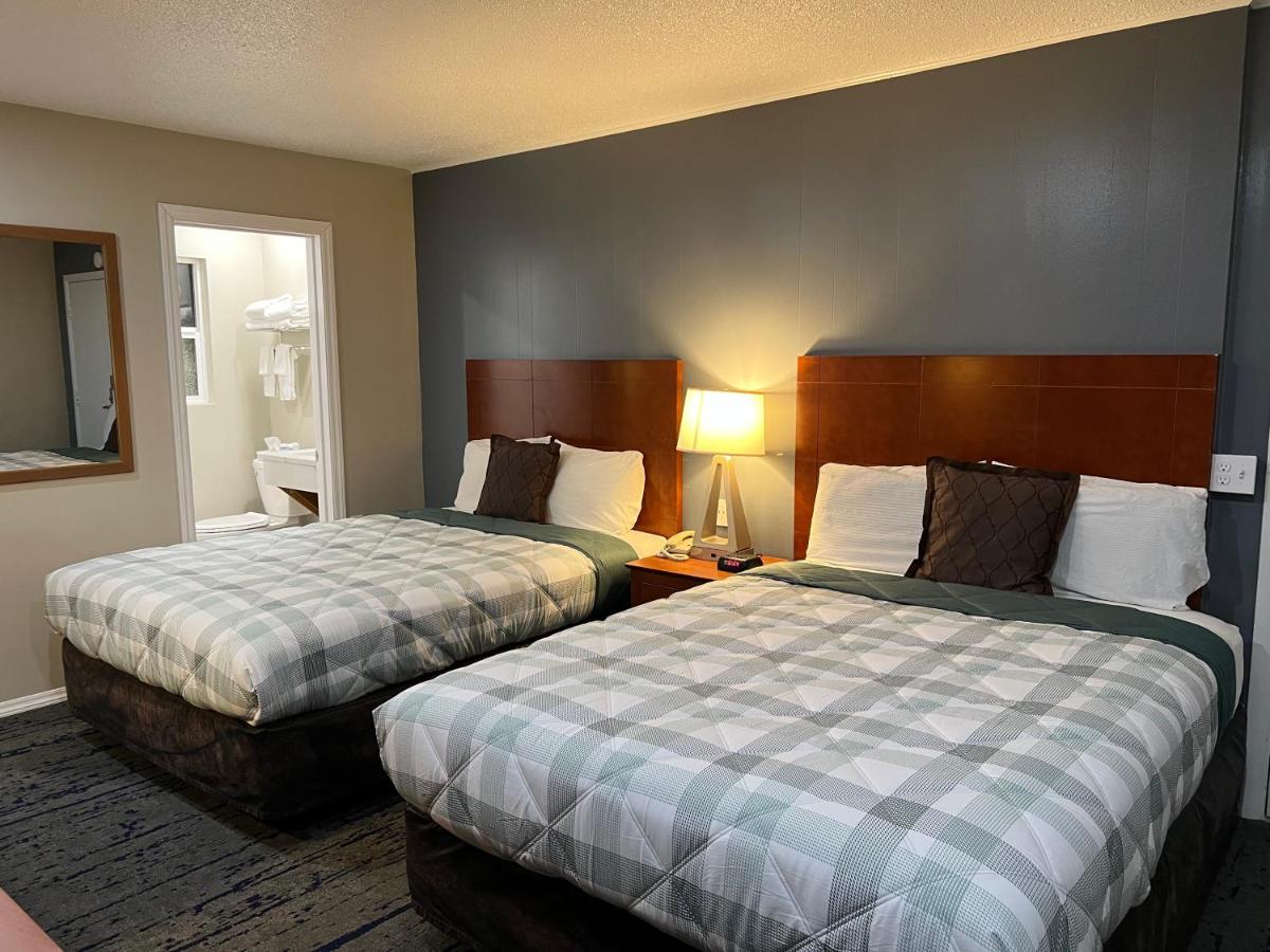 Travelers Inn Eugene University — photo 17