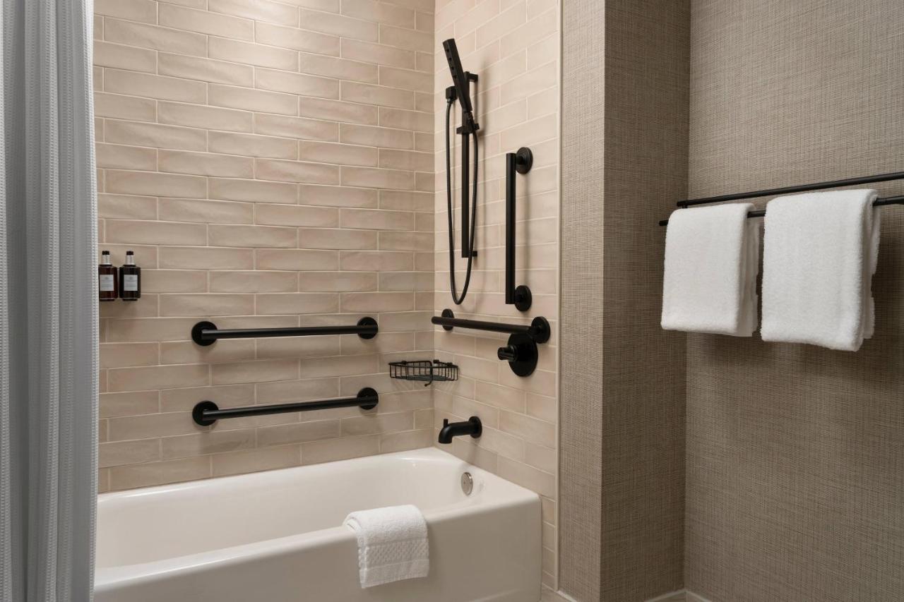 The Otis Hotel Austin, Autograph Collection - 4