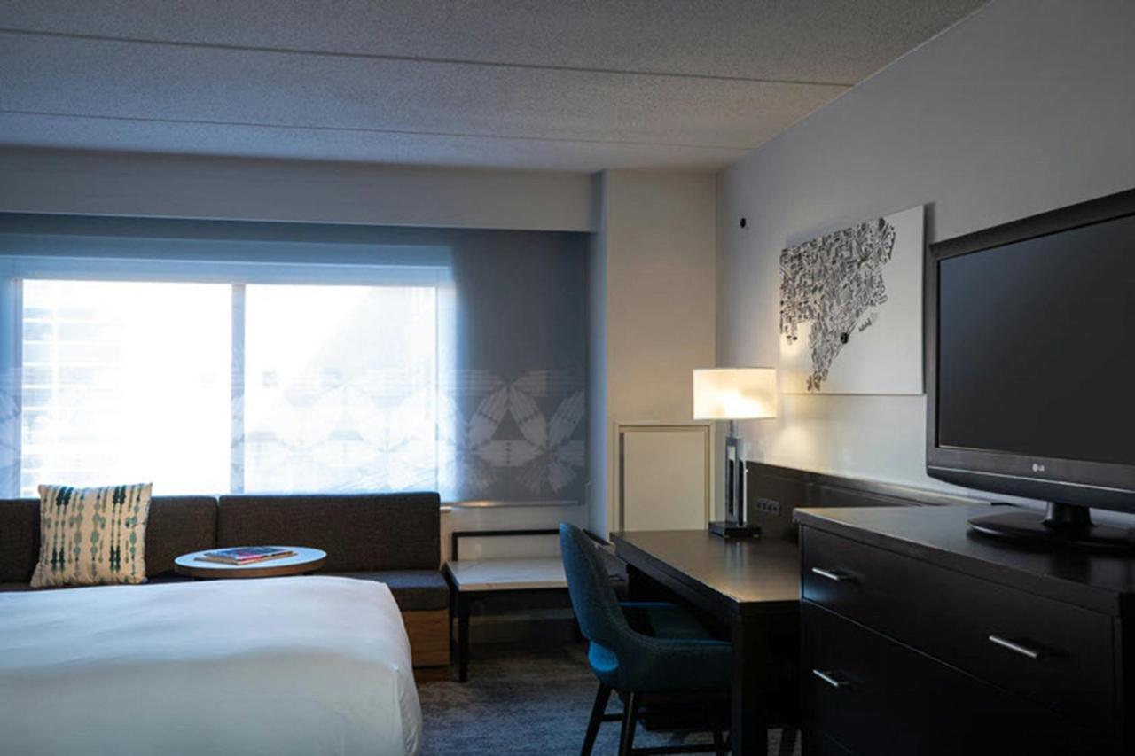 The Baronette Renaissance Detroit-Novi Hotel — photo 16
