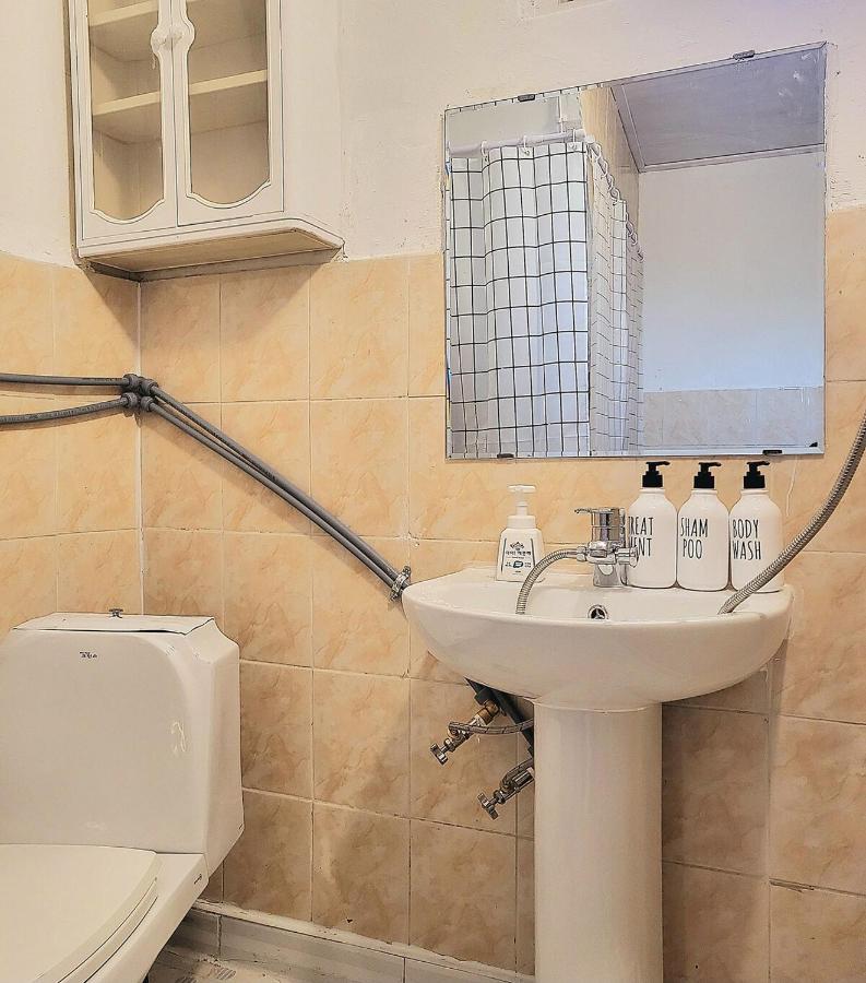 STAY at Miasageori #Up to 6 people #Subway 2 min #Airport bus 2 min #Dongdaemun 10 min #Myeongdong 15 min #Seoul Station 20 min #Gyeongbokgung Palace, Bukchon Hanok Village, Seongsu, Hongdae 25 min #Itaewon 30 min #Gangnam 40 min - 2