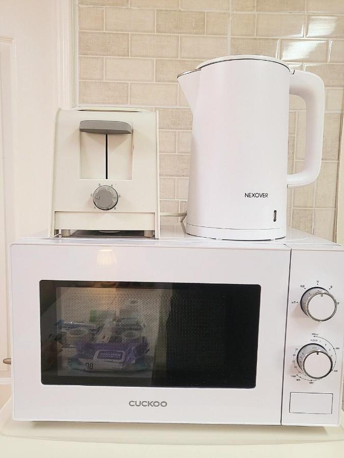 STAY at Miasageori #Up to 6 people #Subway 2 min #Airport bus 2 min #Dongdaemun 10 min #Myeongdong 15 min #Seoul Station 20 min #Gyeongbokgung Palace, Bukchon Hanok Village, Seongsu, Hongdae 25 min #Itaewon 30 min #Gangnam 40 min - 5