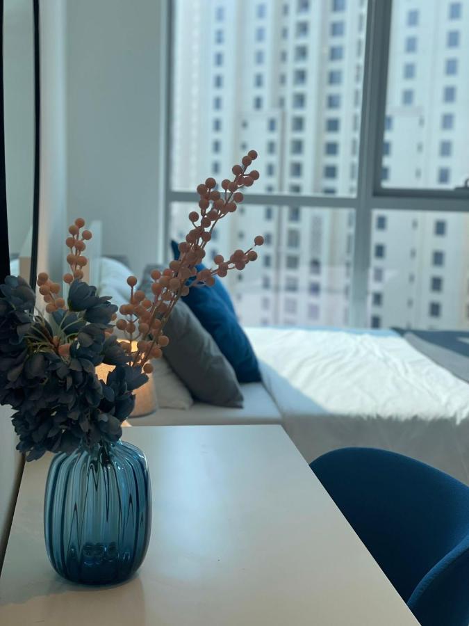 Lake & Beach view Studio in the Center of Marina