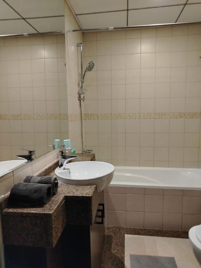 Lake & Beach view Studio in the Center of Marina - 3