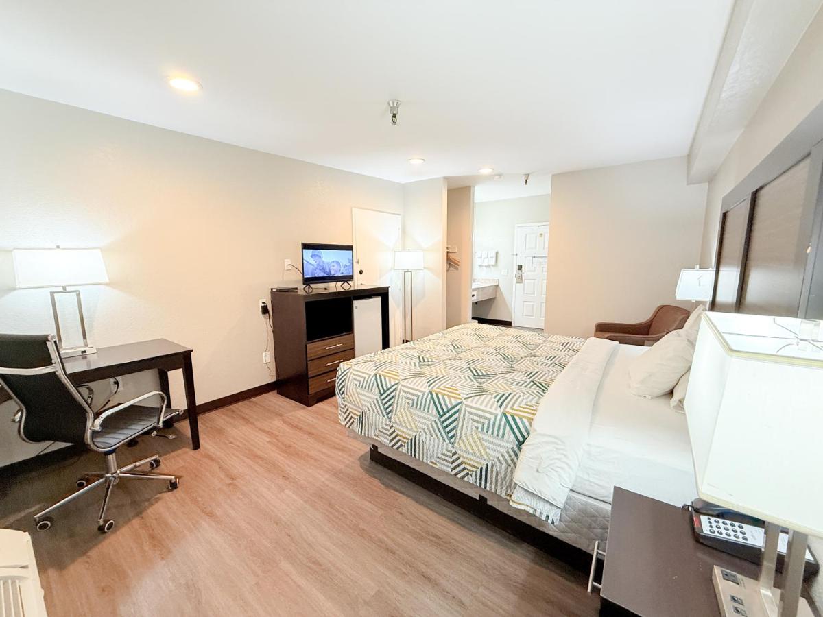 Image: Studio 6 Suites Tucson, AZ Airport Kino Sports Complex