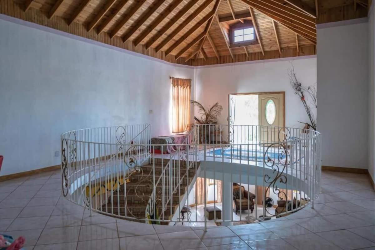 Sweetsop Jamaica Villa and Tours - 4