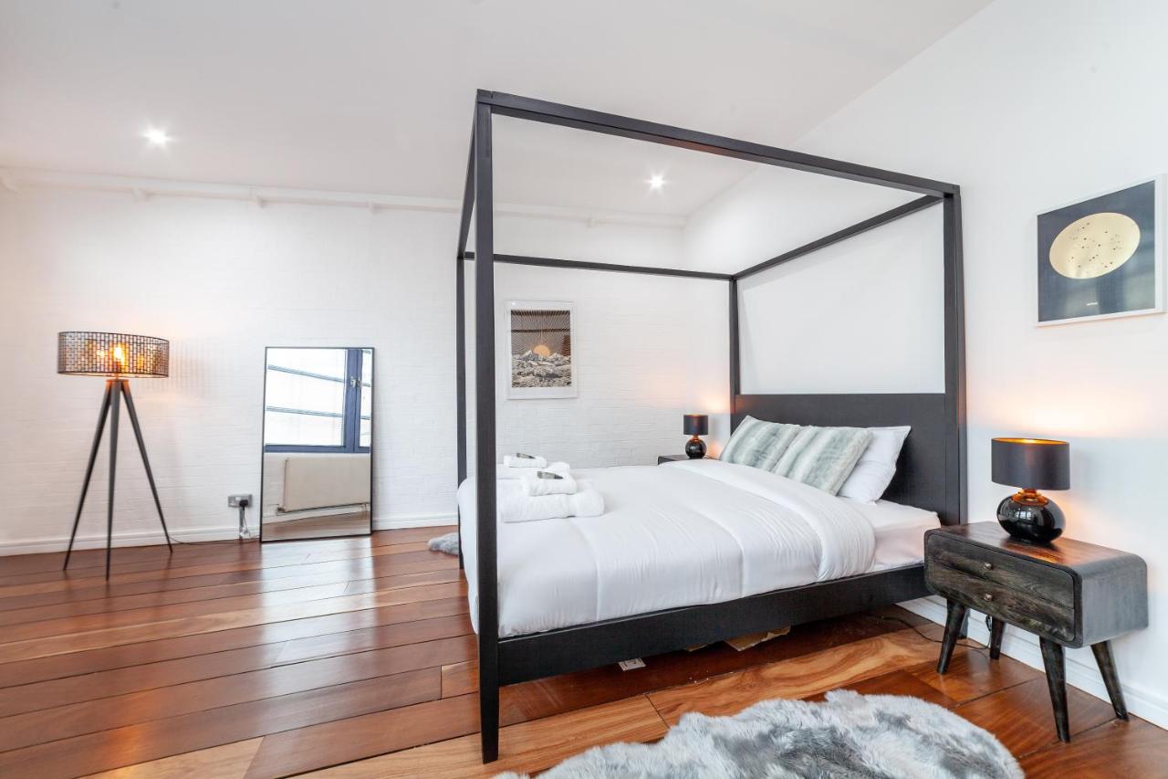 Penthouse 2BR duplex with Roof Terrace in Shoreditch - 3