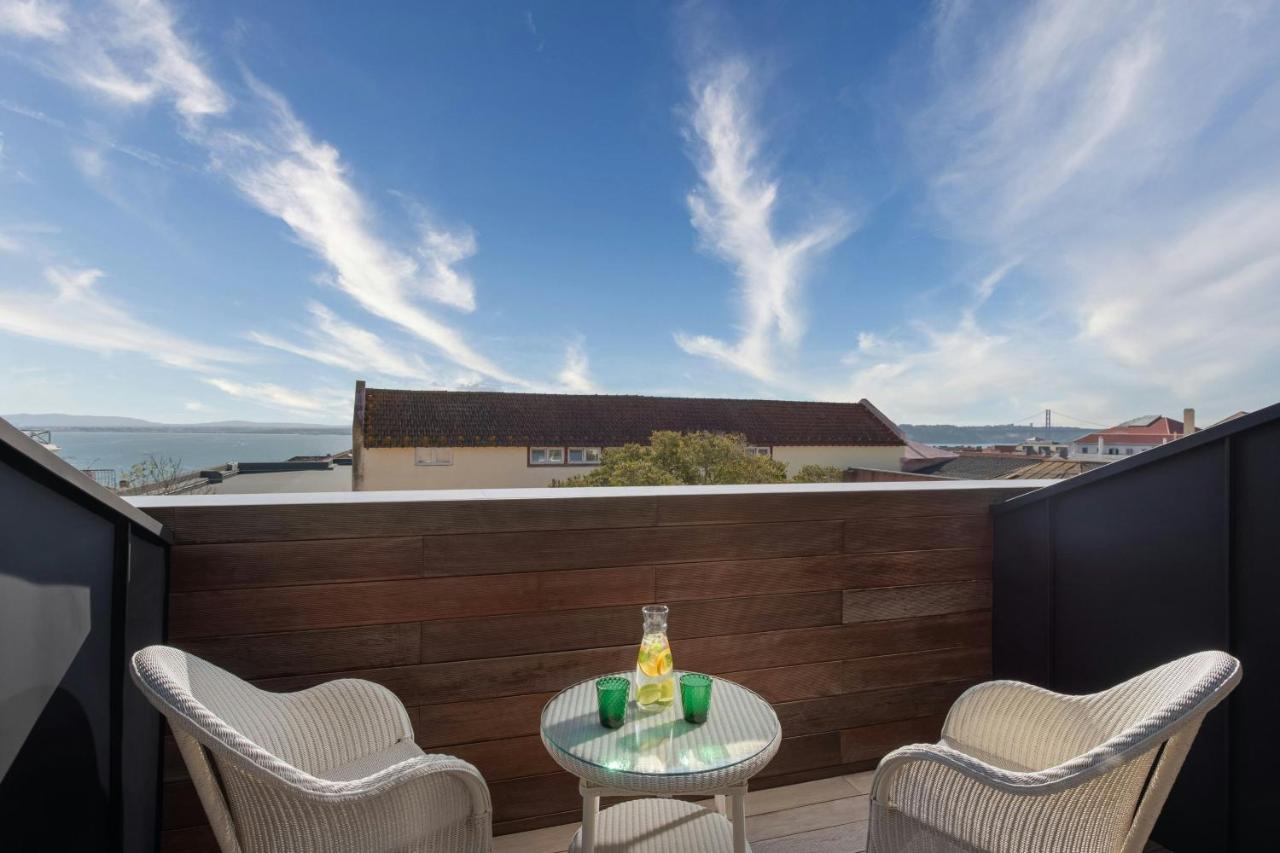 The Ivens, Autograph Collection - 3