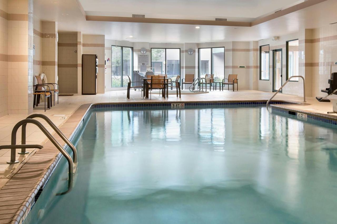 Courtyard By Marriott Jersey City Newport - 4