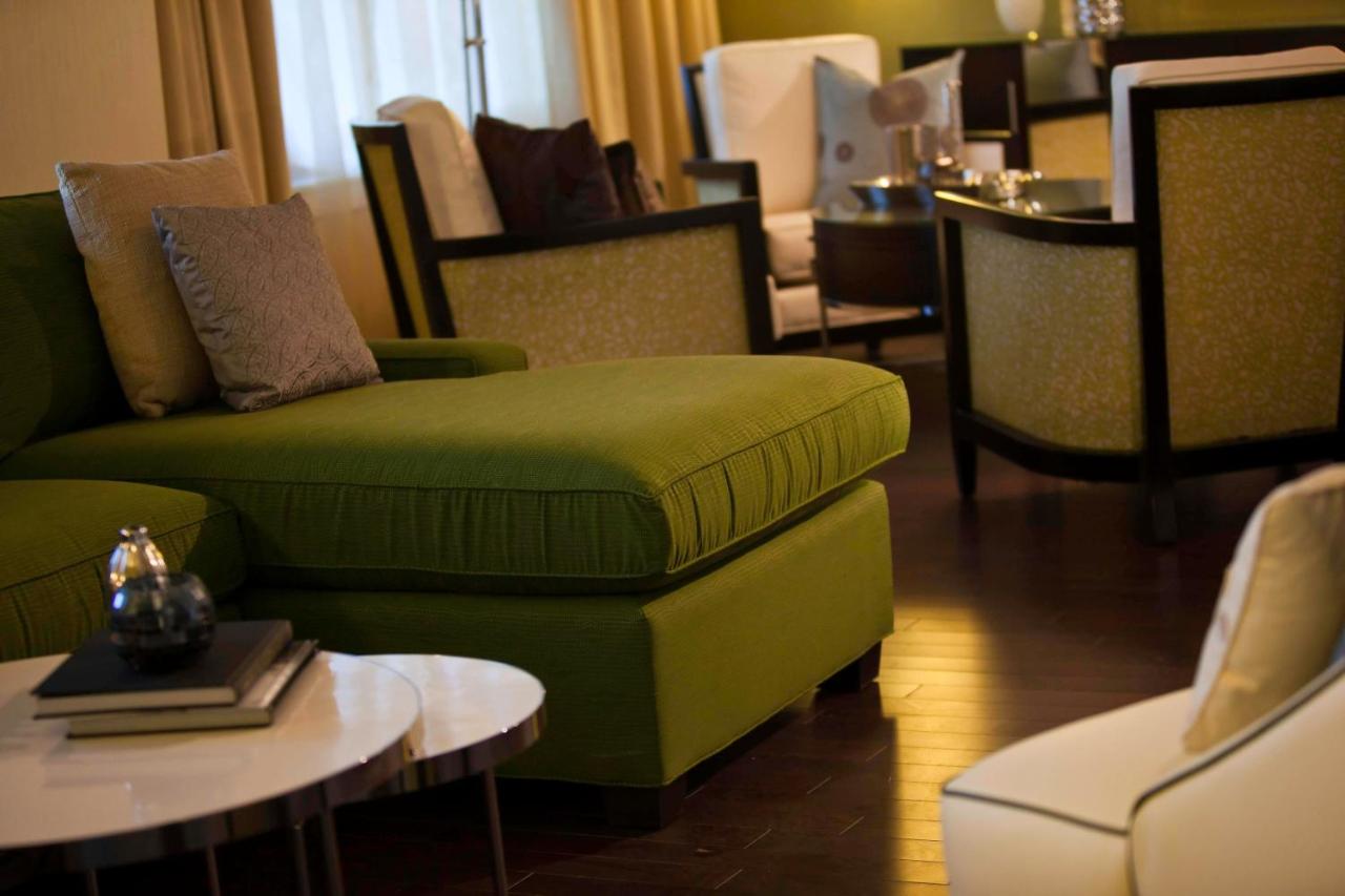 Renaissance Arlington Capital View Hotel — photo 17