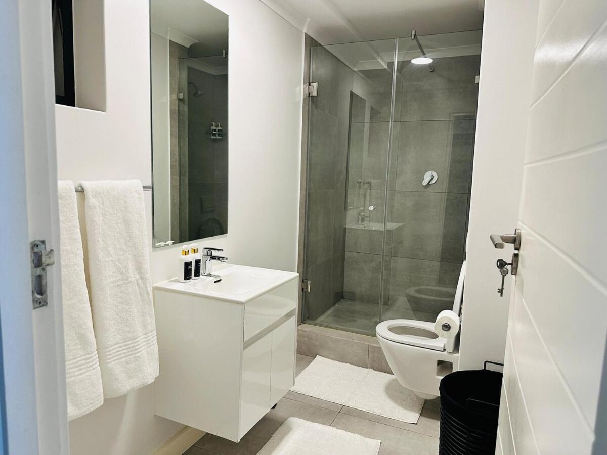 Luxe Newlands Peak apartment 504 - 3