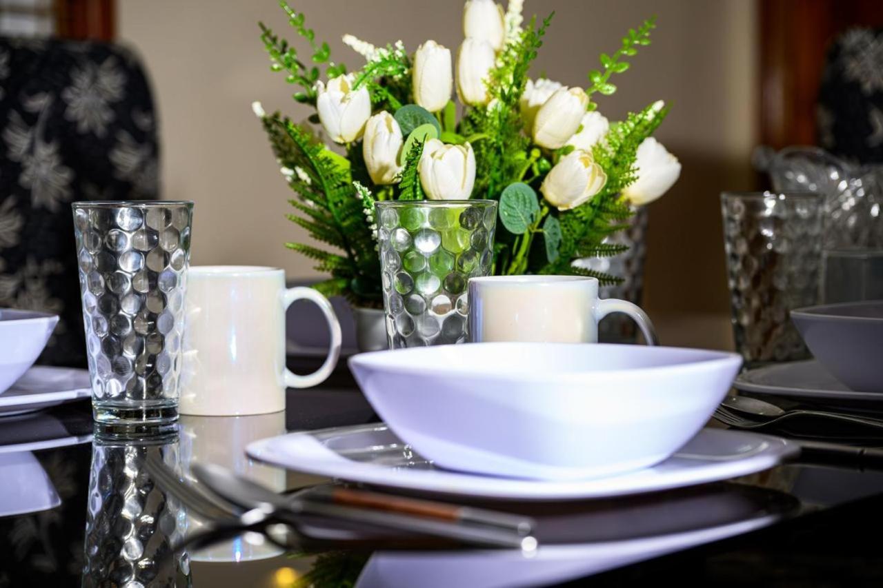 Townhouse Near AC Hotel - Pool - Kingston - 2