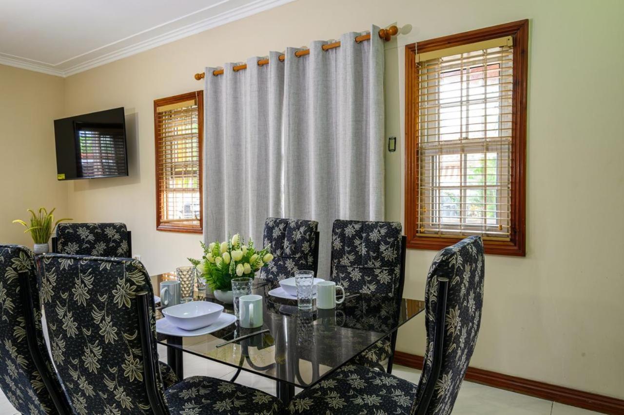 Townhouse Near AC Hotel - Pool - Kingston - 3