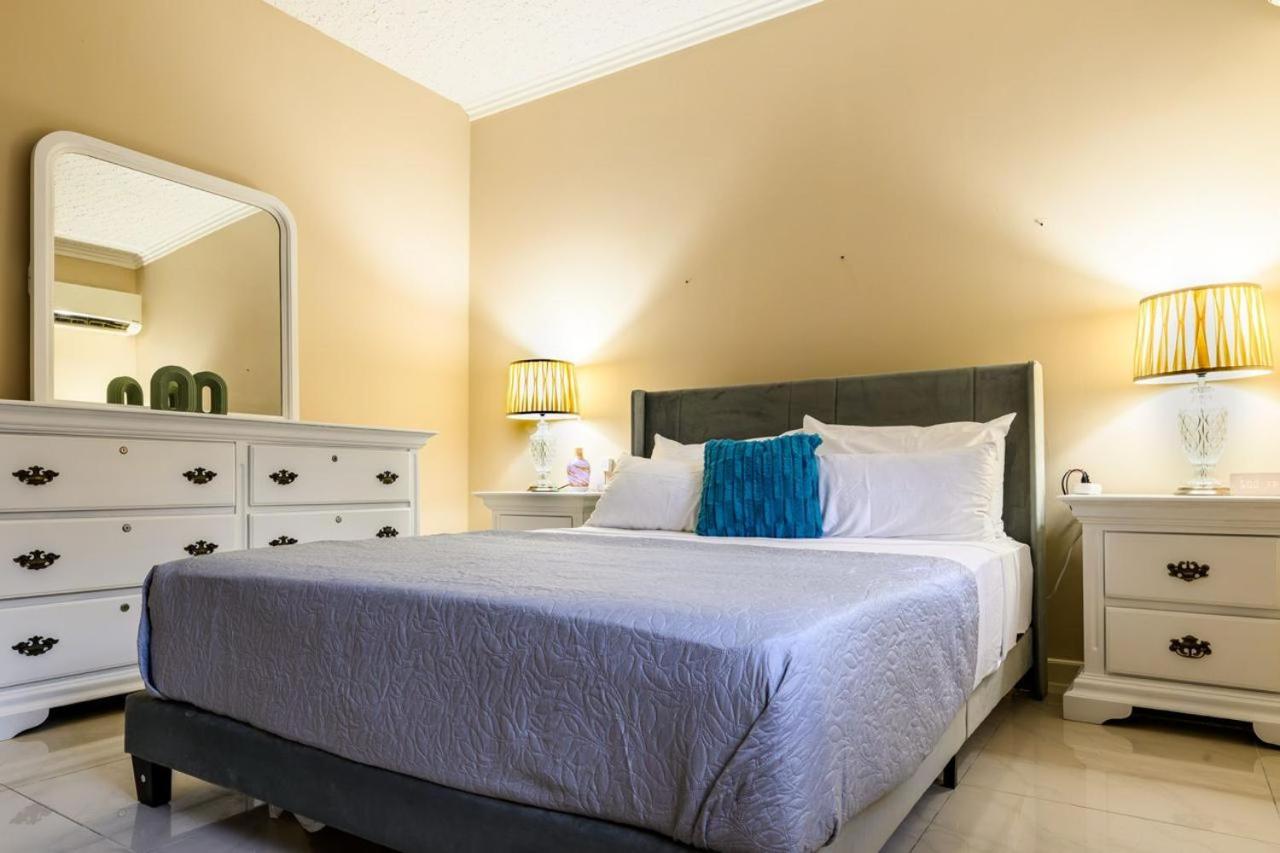 Townhouse Near AC Hotel - Pool - Kingston - 5