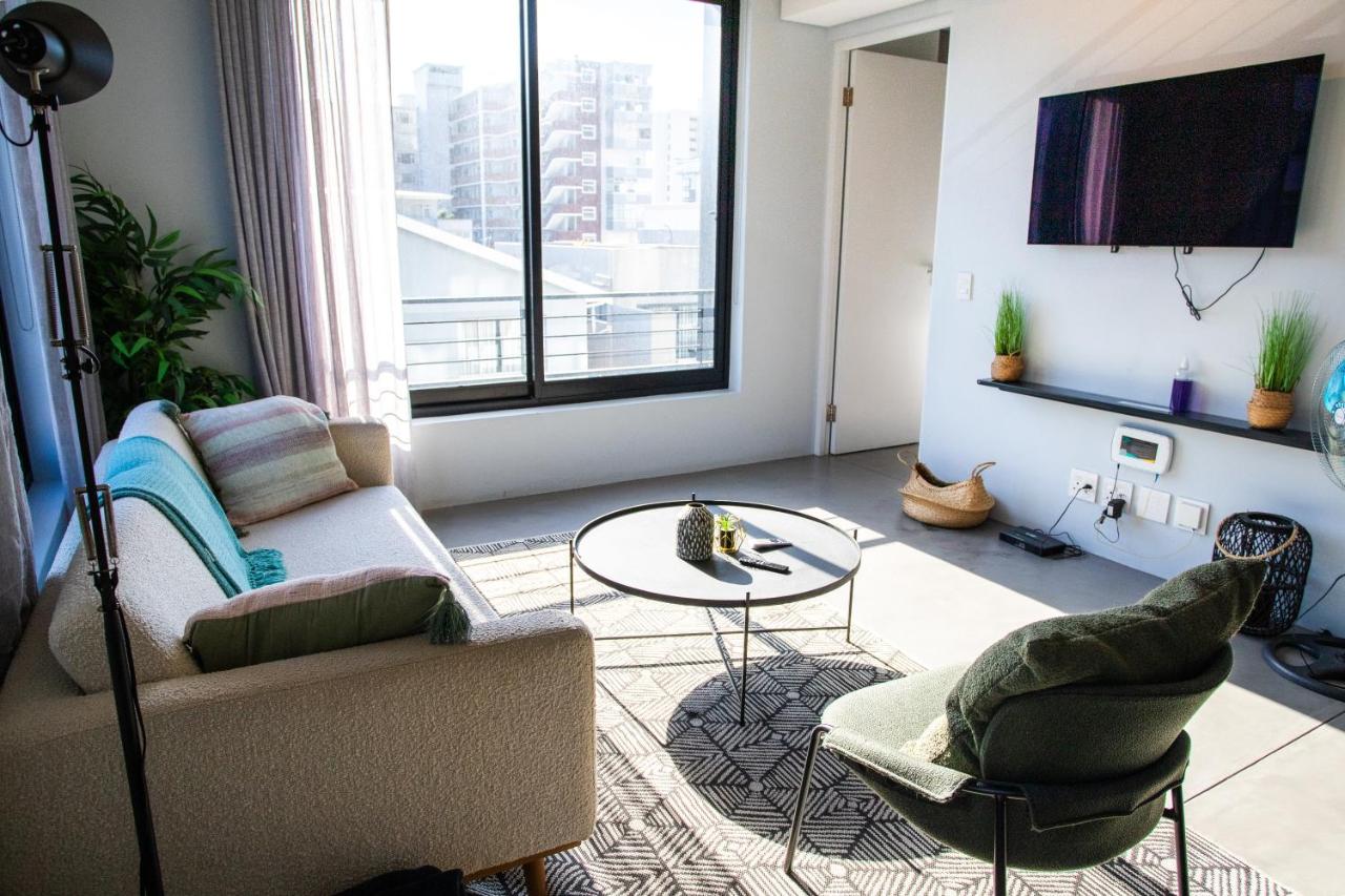 Four on O - Entire rental unit - Sea Point - 1 min from beach - 5