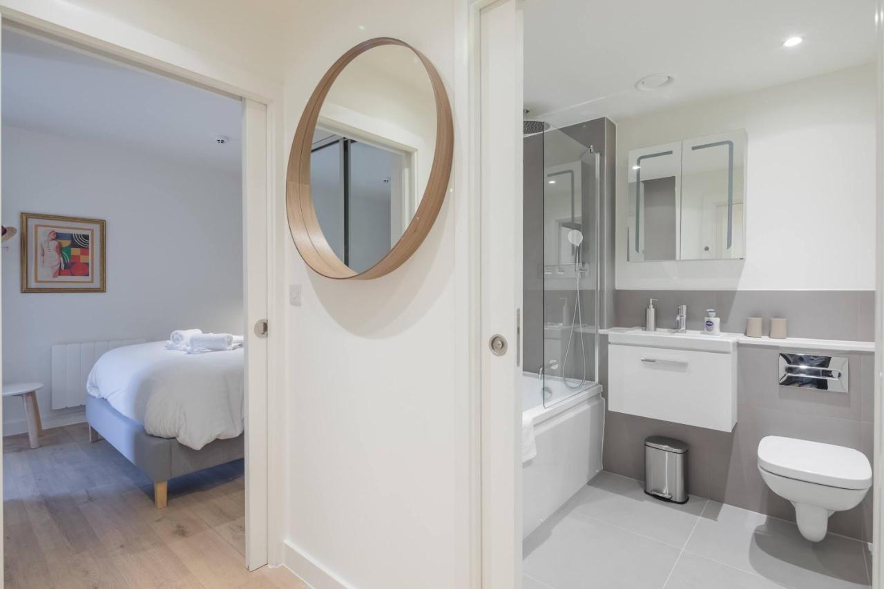 Stunning Central Apt With Parking - 3