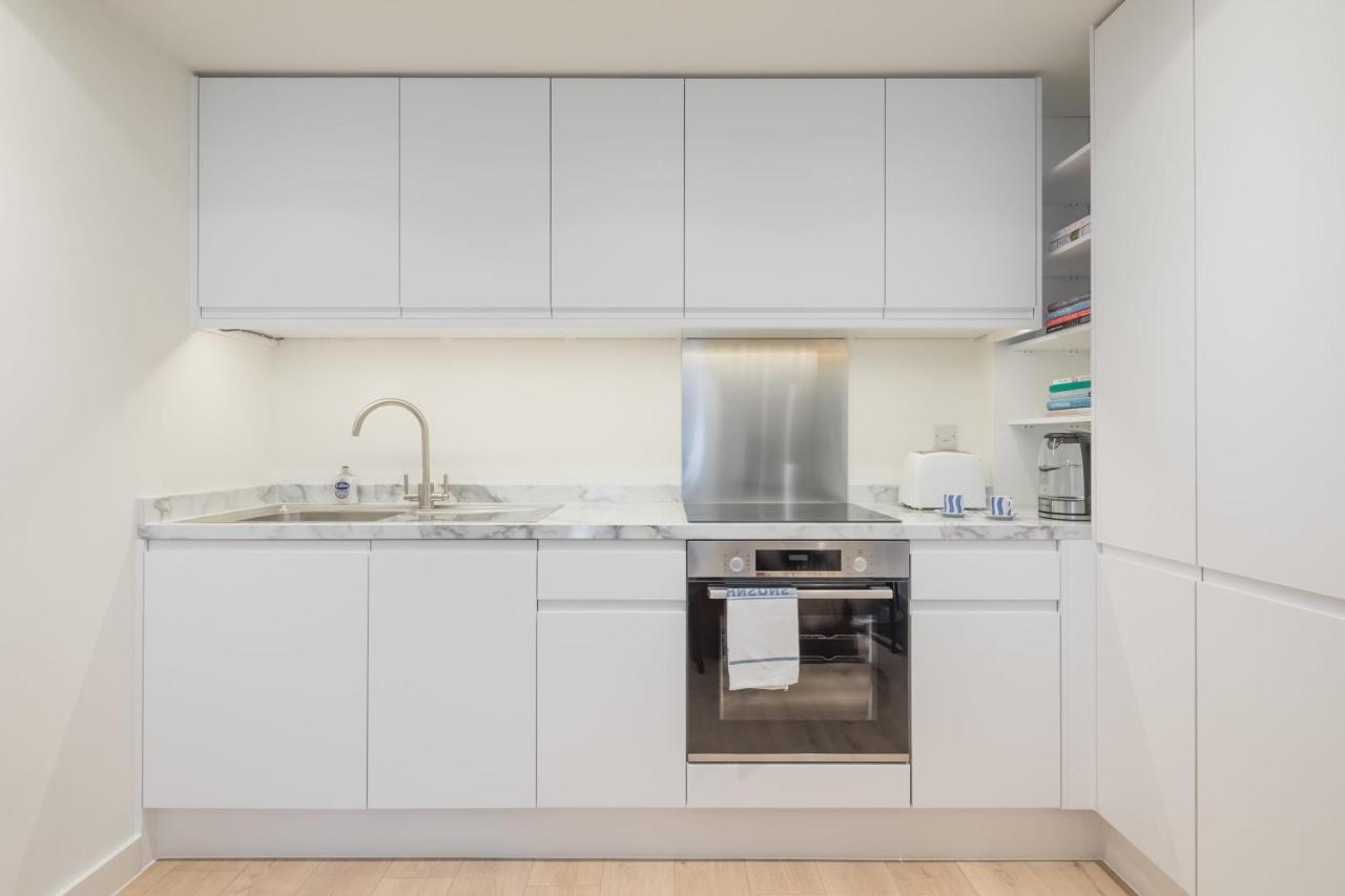 Stunning Central Apt With Parking - 4