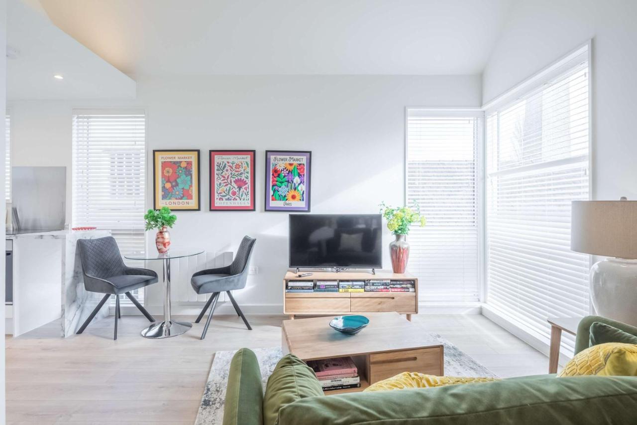 Stunning Central Apt - Balcony & Parking - 5