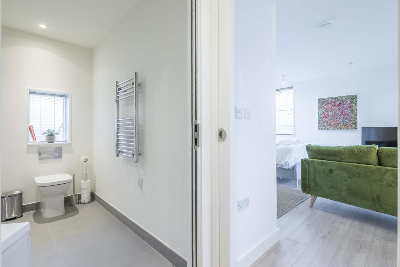 Superb Central Apt River Views & Parking - 3