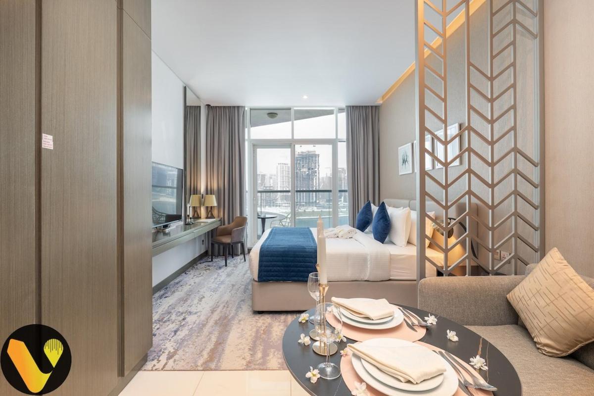 Vogue Vacation Homes, Business Bay Damac Maison Prive near Burj Khalifa and Dubai Mall, Studio Apartment with Balcony, Canal and City view, Access to all Amenities - 5