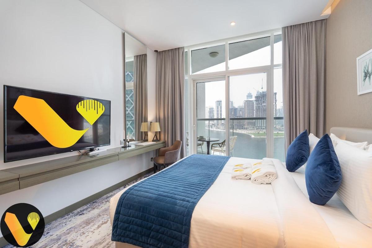Vogue Vacation Homes, Business Bay Damac Maison Prive near Burj Khalifa and Dubai Mall, Studio Apartment with Balcony, Canal and City view, Access to all Amenities - 2