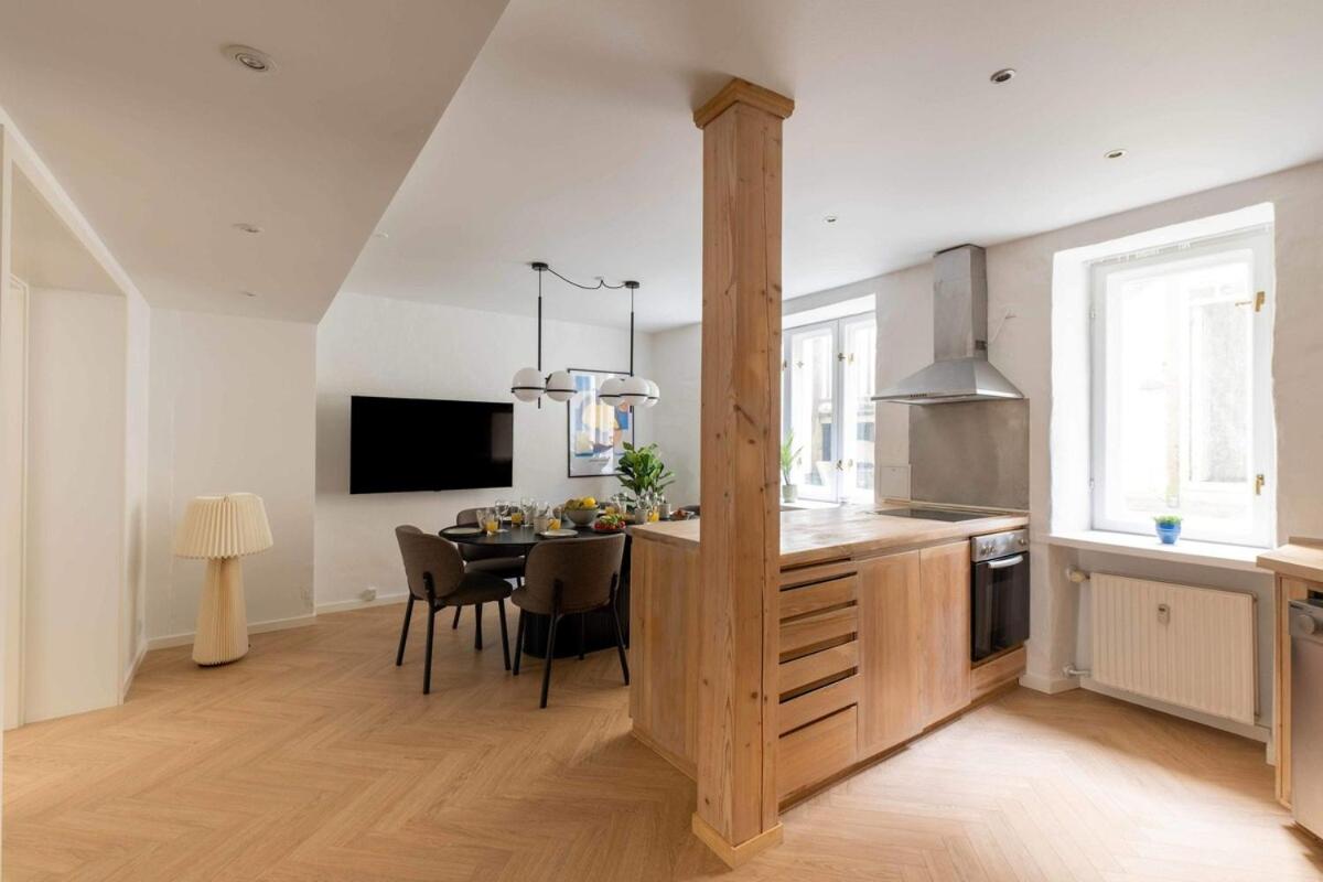 Family Friendly 2BR Basement Apartment - 4