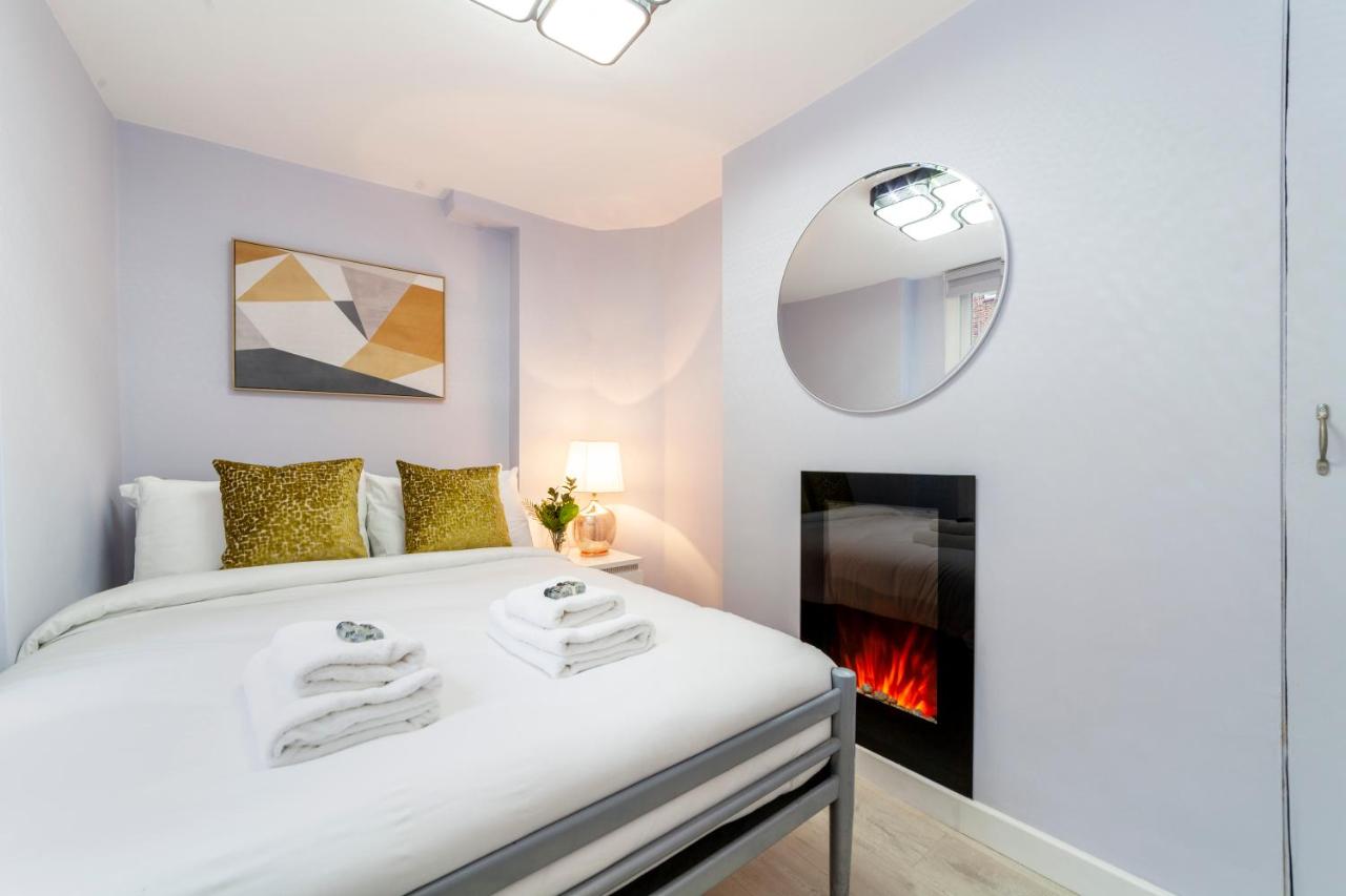 Vibrant 2 BR flat in Victorian house, Earl's Court - 3