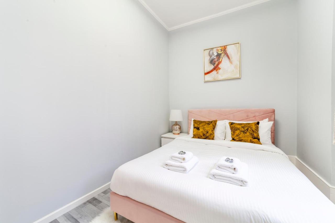 Vibrant 2 BR flat in Victorian house, Earl's Court - 4