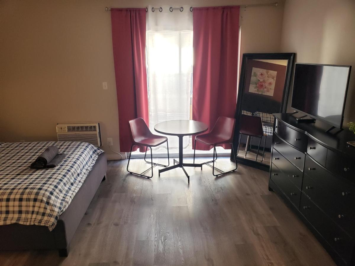 Beverly Hills Suite with Balcony - 2