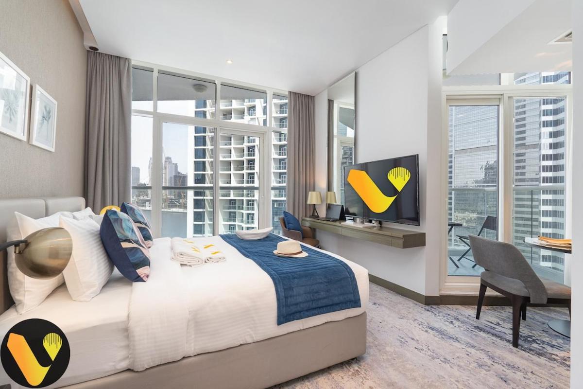 Vogue Vacation Homes, Business Bay Damac Maison Prive near Burj Khalifa and Dubai Mall, Studio Apartment with Balcony, Canal and City View, Access to all Amenities - 2